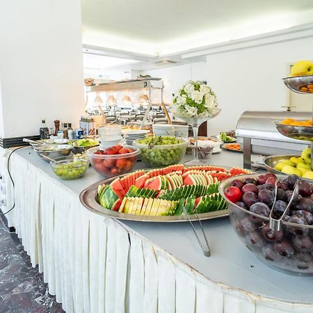 Hotel Aiglon Ріміні Екстер'єр фото