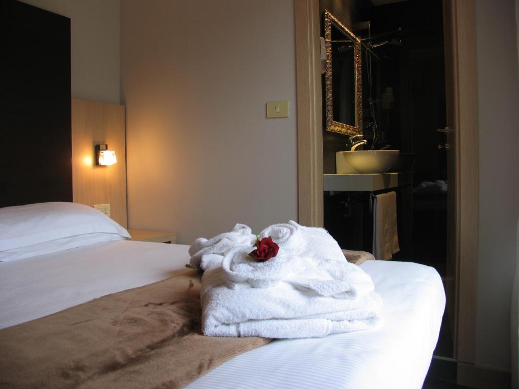 Hotel Aiglon Ріміні Екстер'єр фото