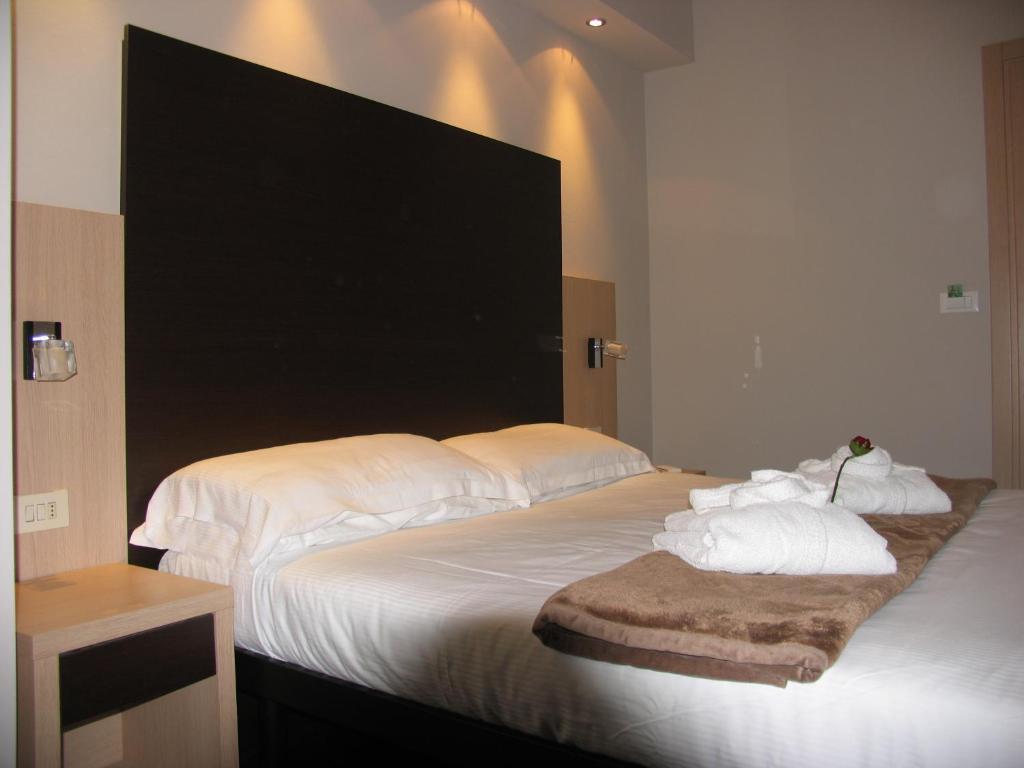 Hotel Aiglon Ріміні Екстер'єр фото