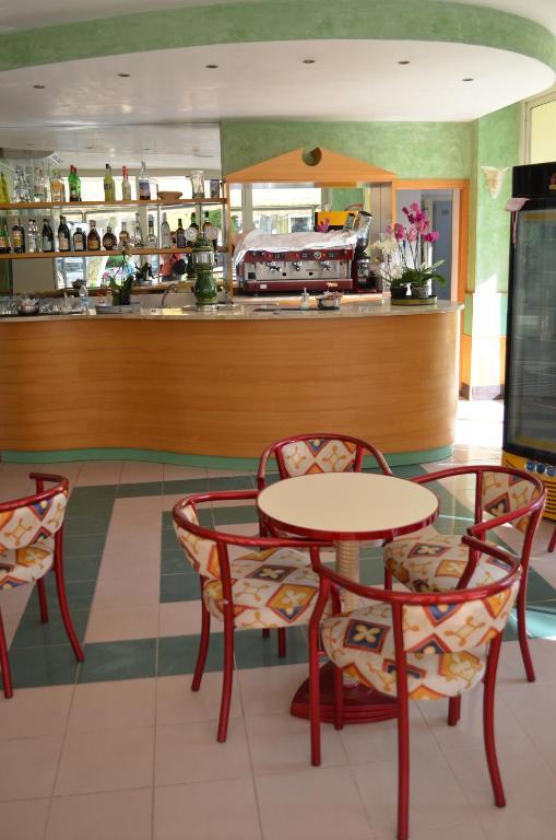 Hotel Aiglon Ріміні Екстер'єр фото