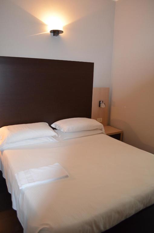 Hotel Aiglon Ріміні Номер фото