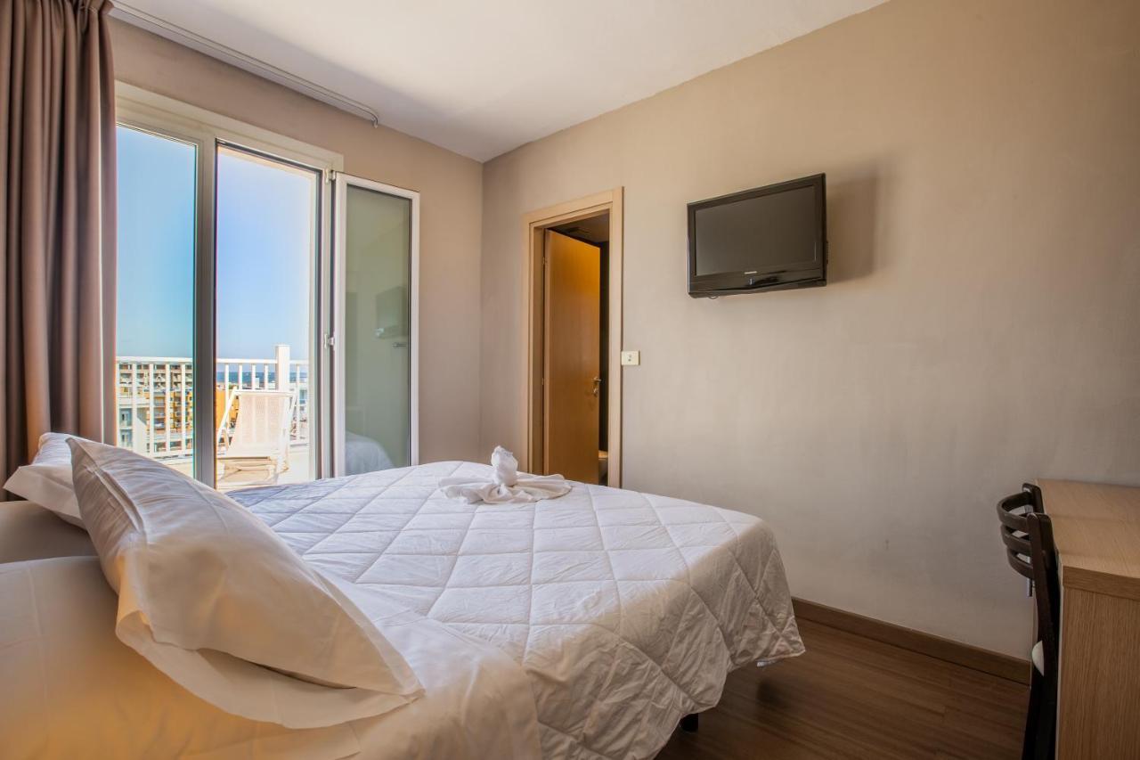 Hotel Aiglon Ріміні Екстер'єр фото