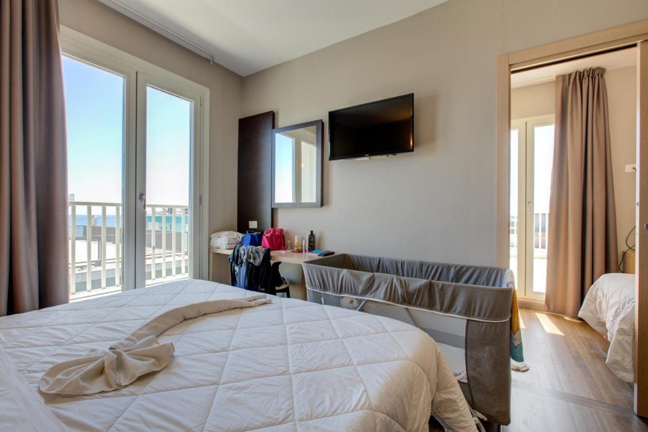 Hotel Aiglon Ріміні Екстер'єр фото