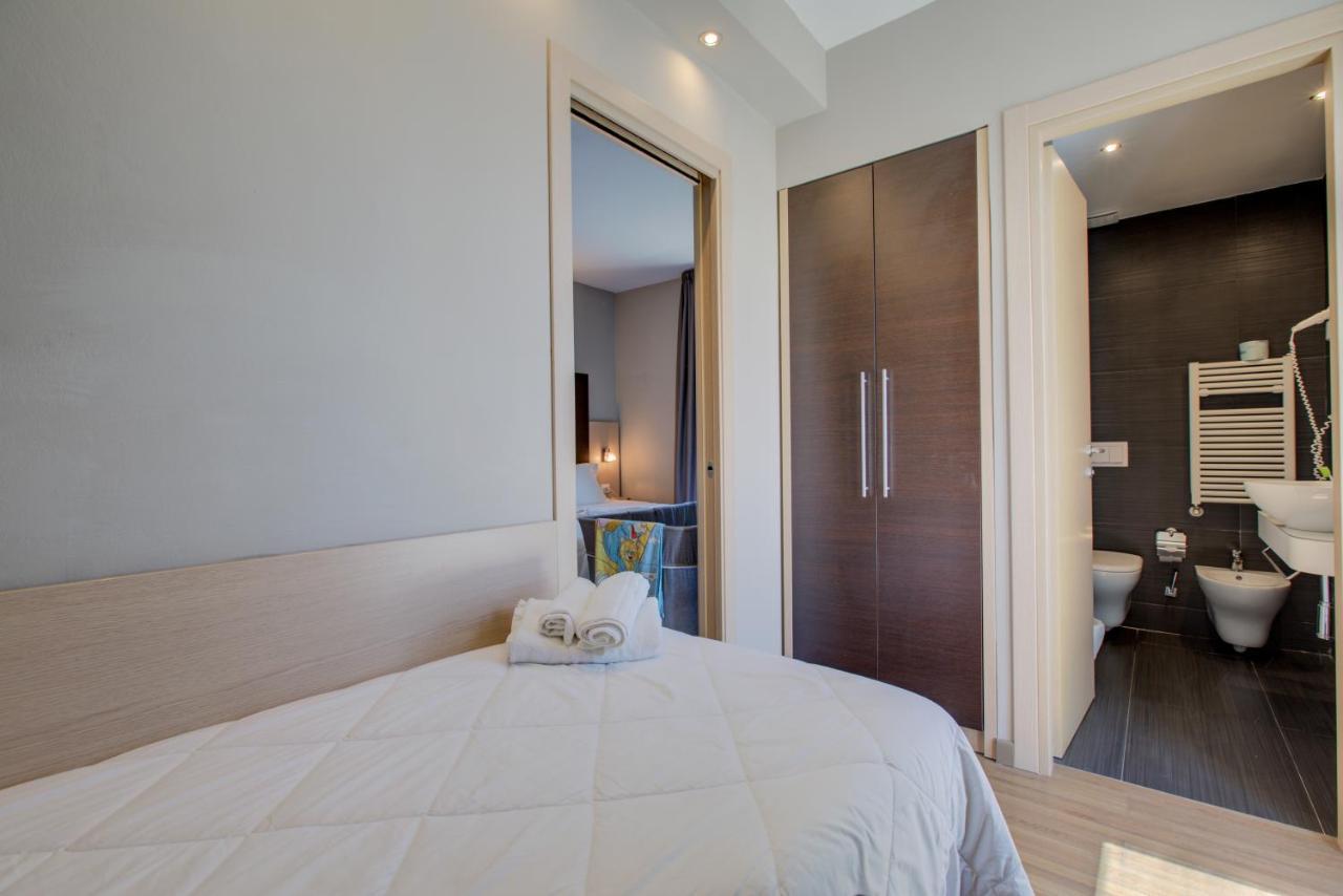 Hotel Aiglon Ріміні Екстер'єр фото