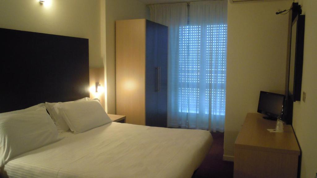 Hotel Aiglon Ріміні Номер фото
