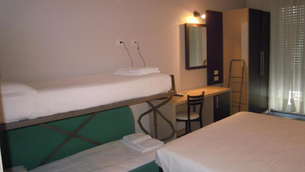 Hotel Aiglon Ріміні Номер фото