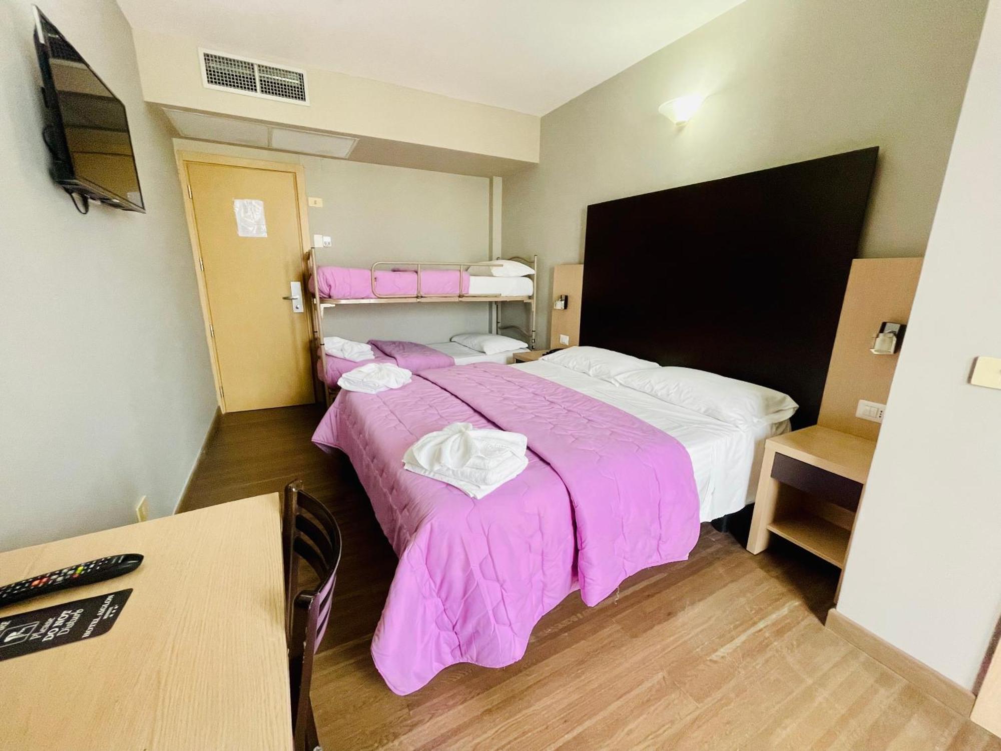 Hotel Aiglon Ріміні Екстер'єр фото