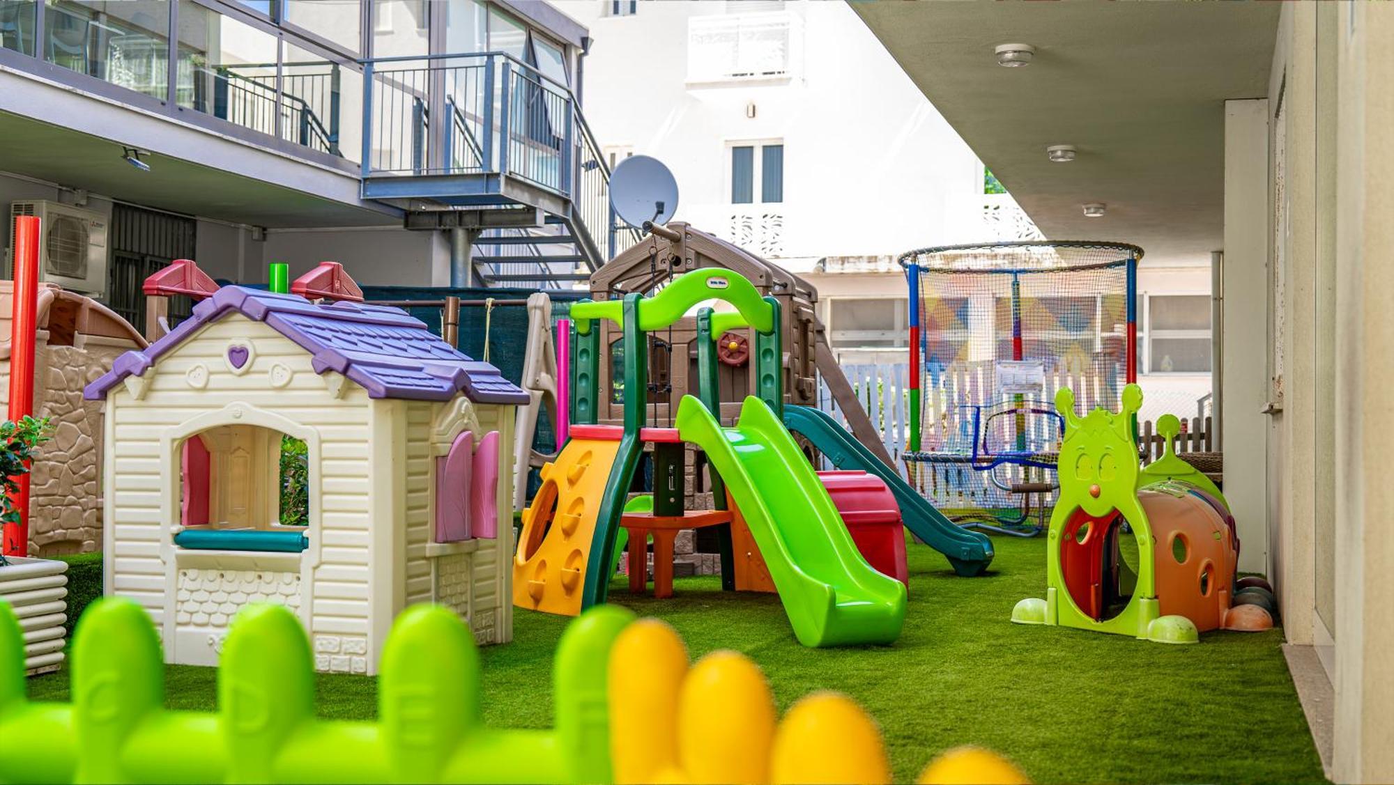 Hotel Aiglon Ріміні Екстер'єр фото