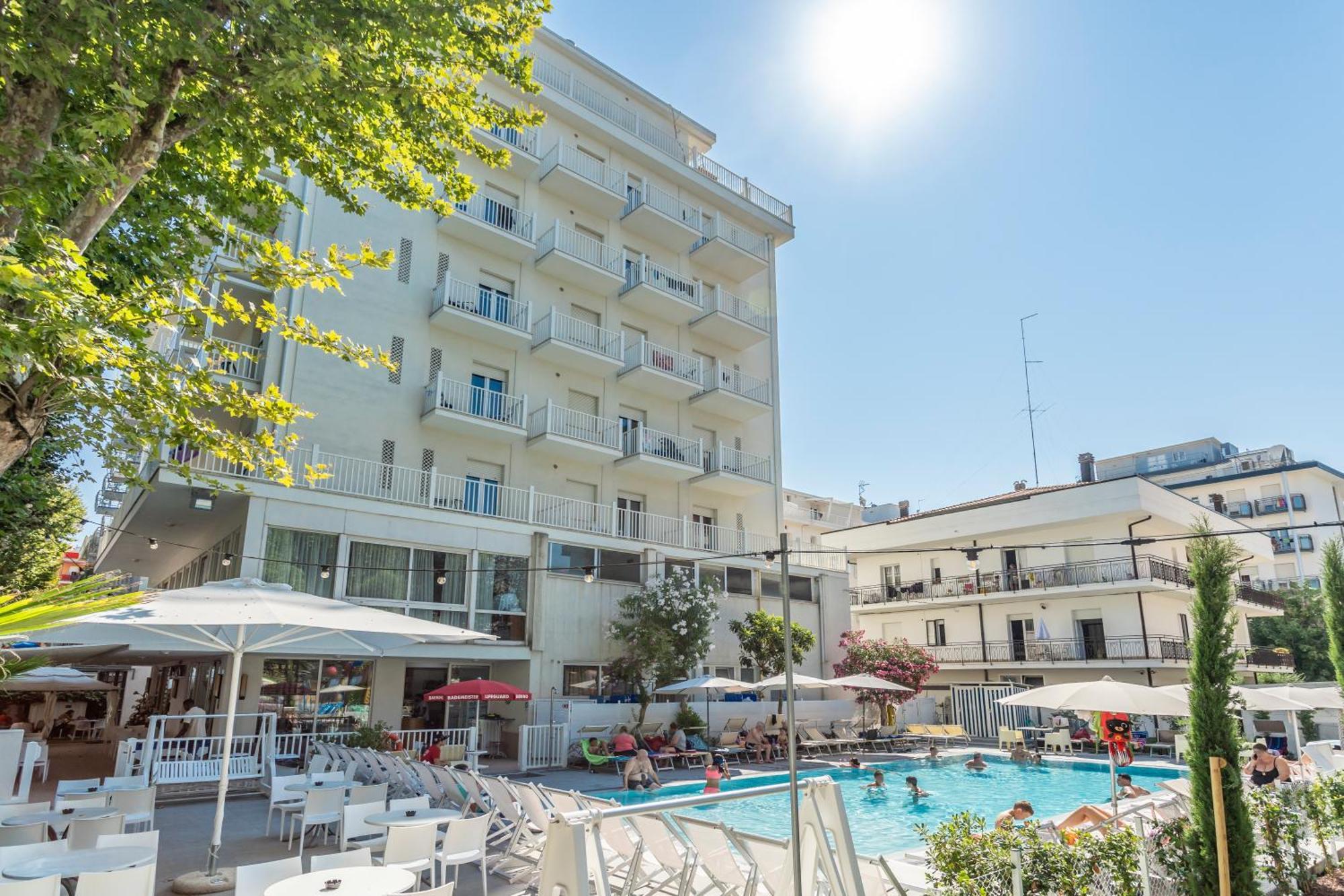 Hotel Aiglon Ріміні Екстер'єр фото