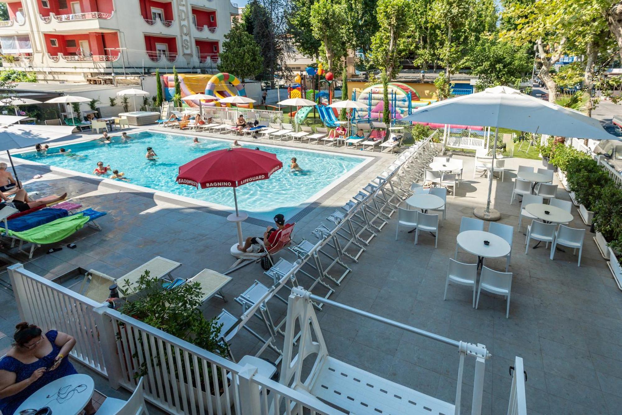 Hotel Aiglon Ріміні Екстер'єр фото
