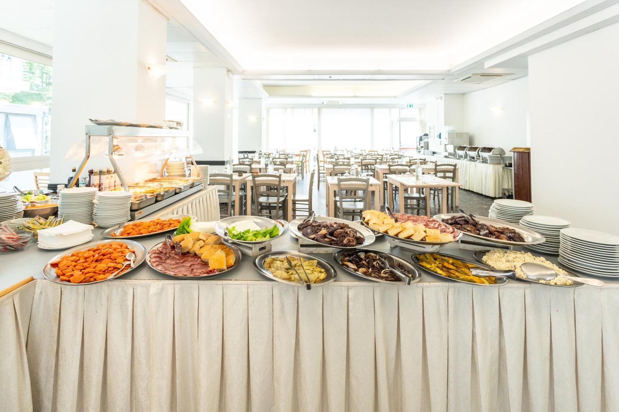Hotel Aiglon Ріміні Екстер'єр фото