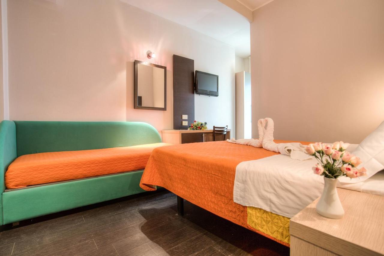 Hotel Aiglon Ріміні Екстер'єр фото