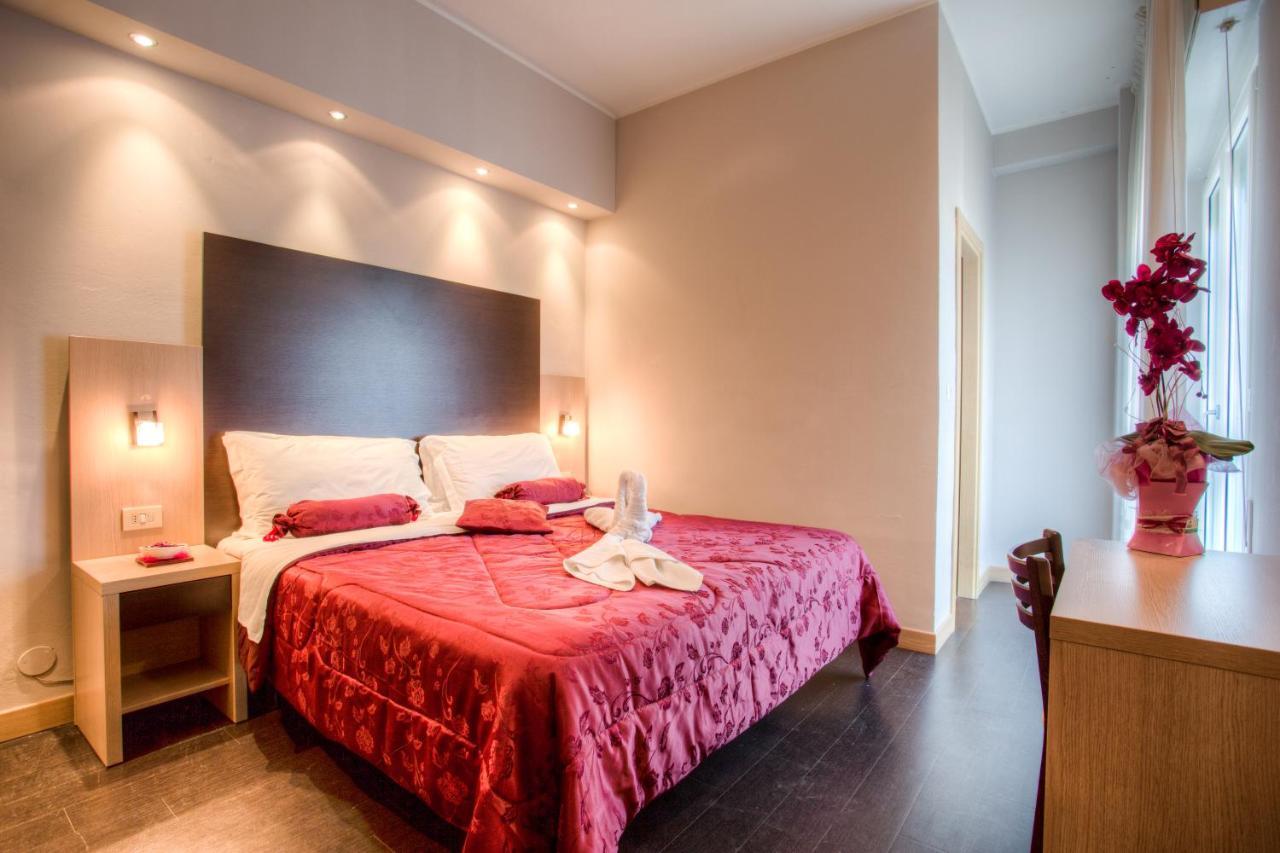 Hotel Aiglon Ріміні Екстер'єр фото